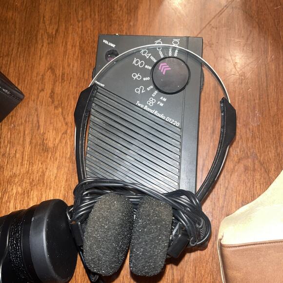 BUSHNELL SPORT PACK BINOCULARS, RADIO, HEADPHONES, GLASSES, CASE - Picture 5 of 11